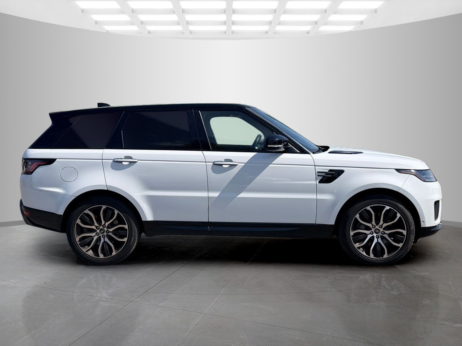 Used 2022 Fuji White Land Rover HSE Silver Edition image 4