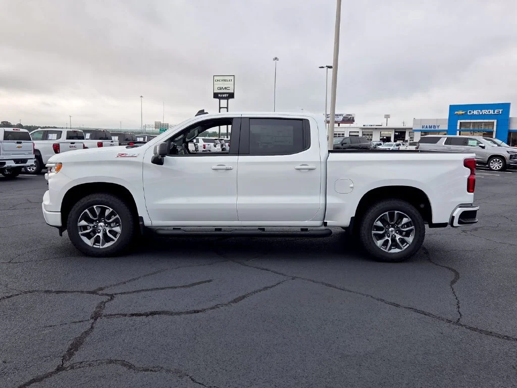 New 2026 Summit White Chevrolet RST image 28