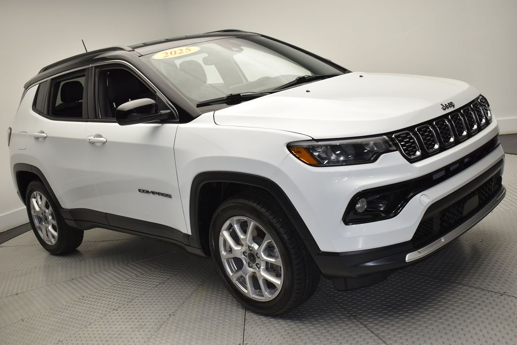 Used 2025 White Jeep Limited image 3