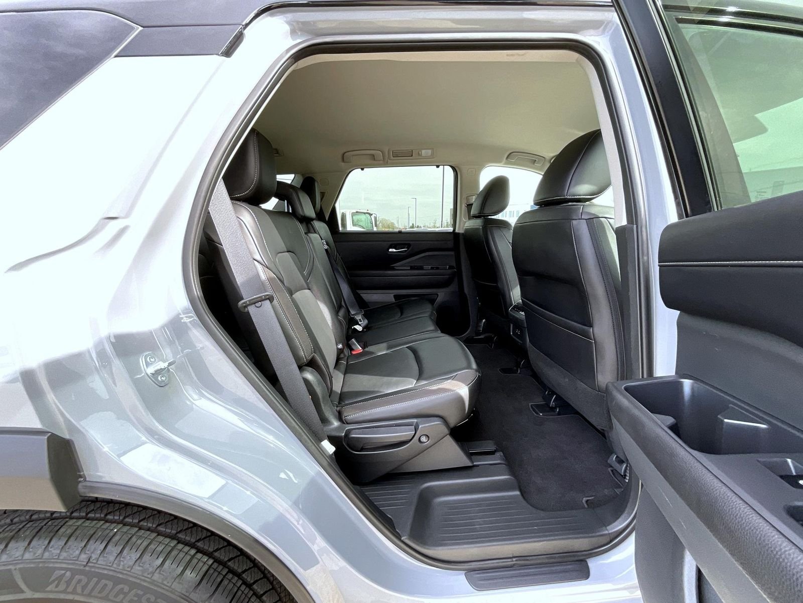 Used 2023 Gray Nissan SL image 19