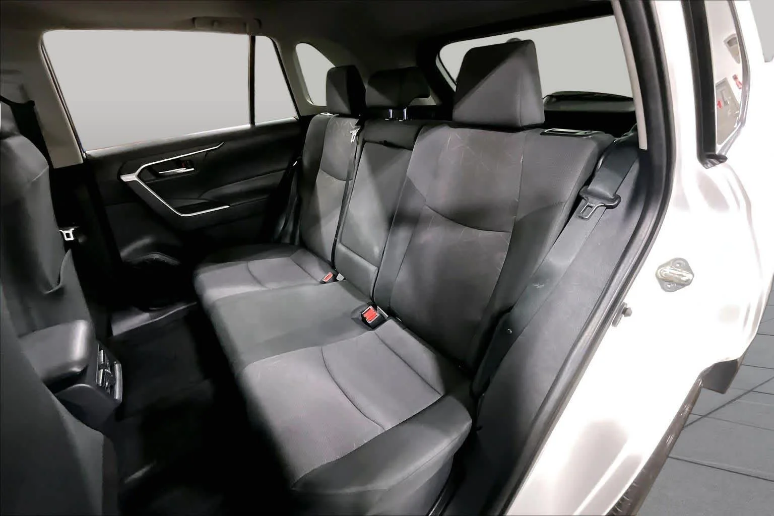 Used 2025 Ice Cap Toyota Hybrid XLE image 21