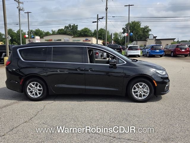 Used 2022 Black Chrysler Touring L image 17