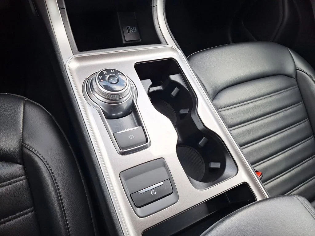 Used 2023 Oxford White Ford SEL image 13