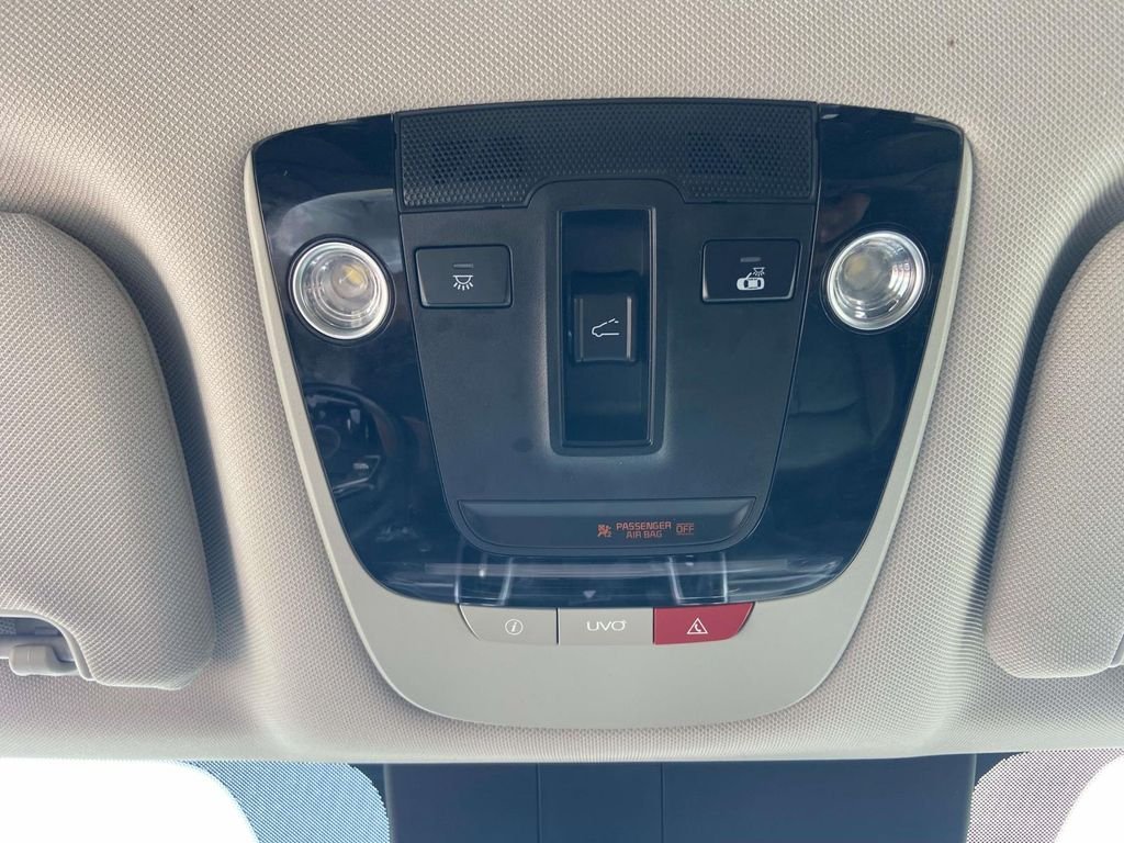 Used 2022 White Kia SX image 31