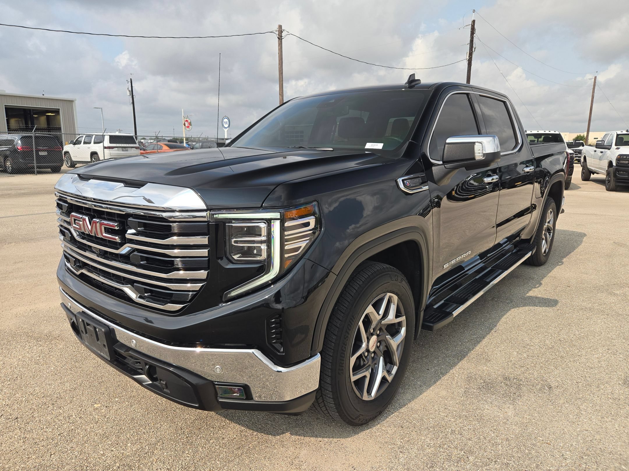 Certified Used 2024 Onyx Black GMC SLT image 7