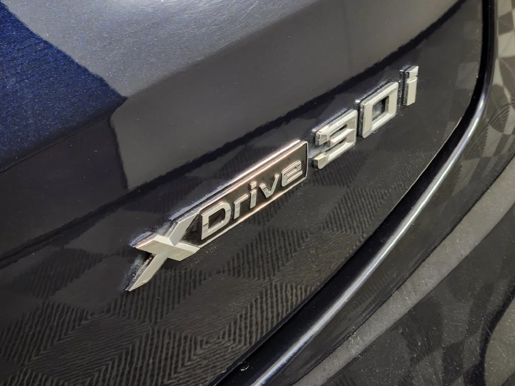 Used 2019 Black BMW xDrive30i image 11