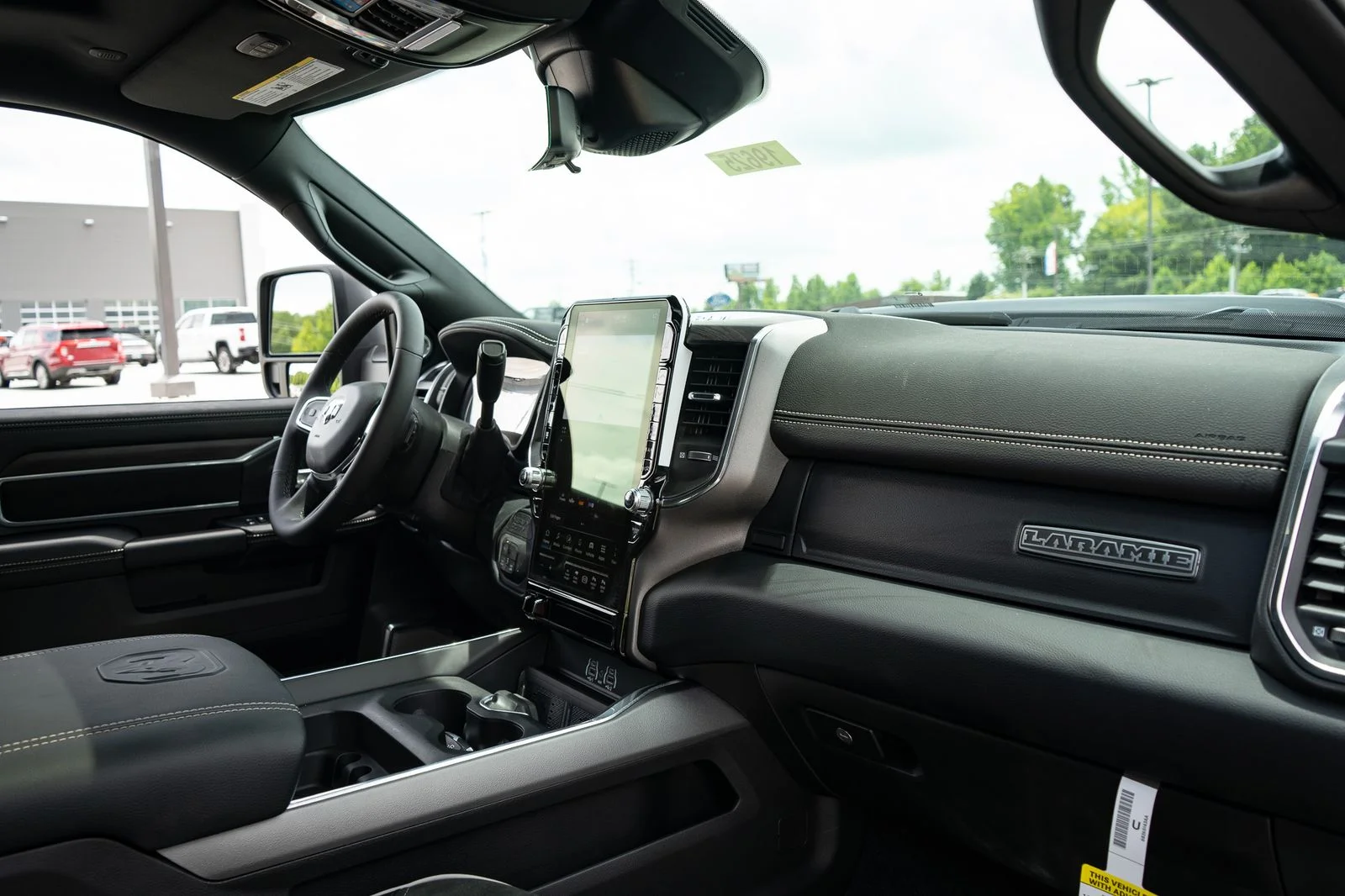 New 2026 Diamond Black Crystal Pearl-Coat Exterior Paint RAM Laramie image 39