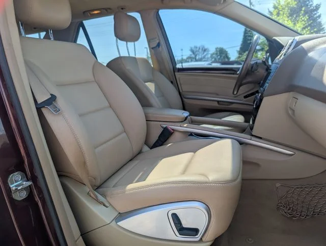 Used 2010 Red Mercedes-Benz ML 350 image 22