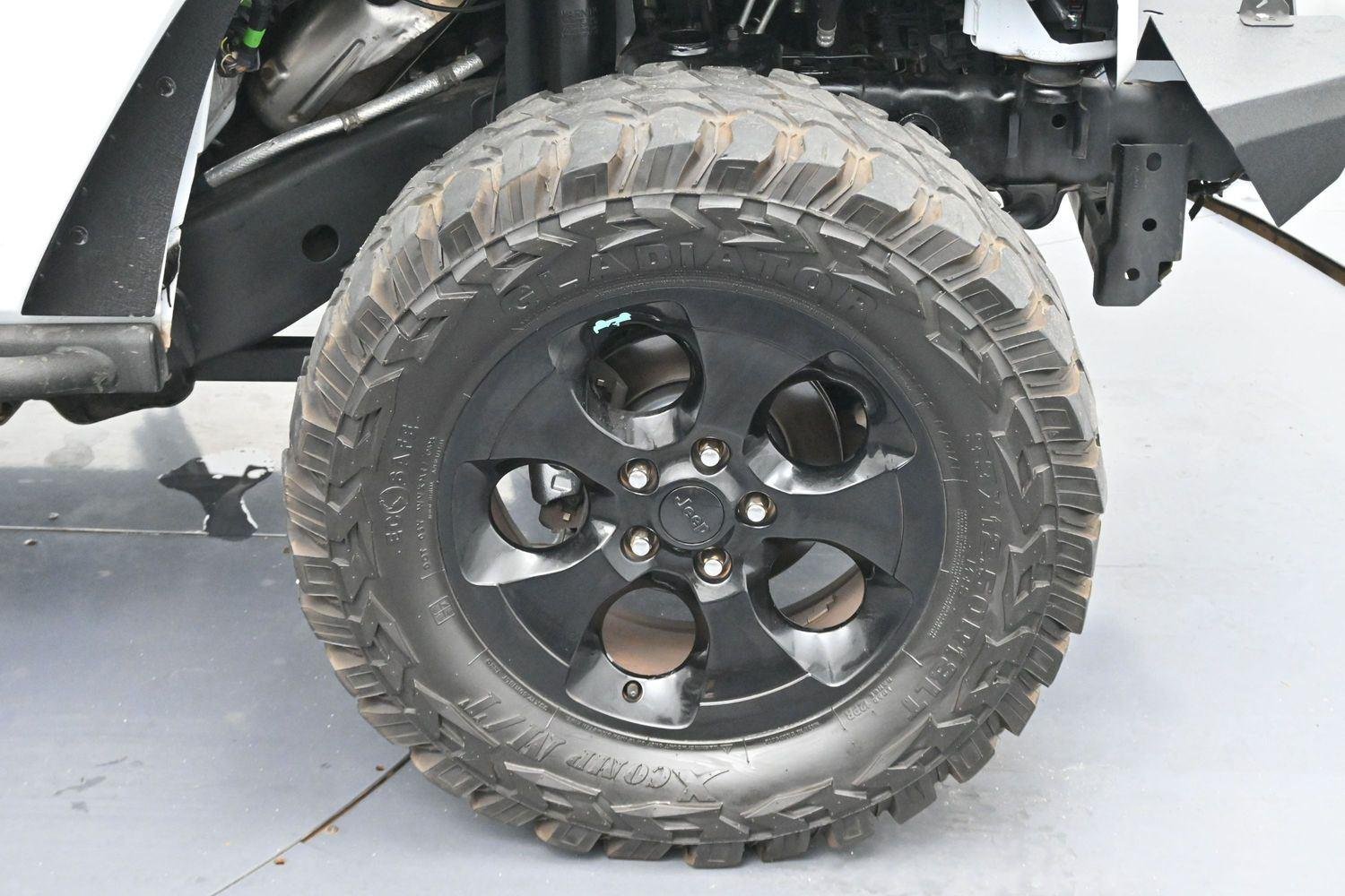 Used 2015 Bright White Clearcoat Jeep Altitude image 28
