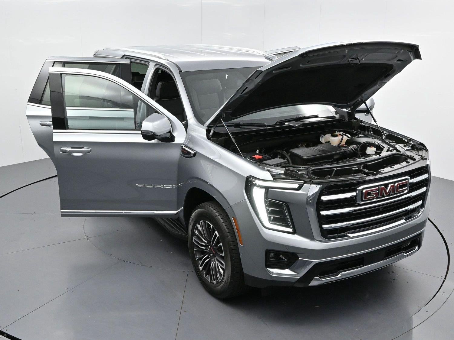 Used 2025 Sterling Metallic GMC Elevation image 40