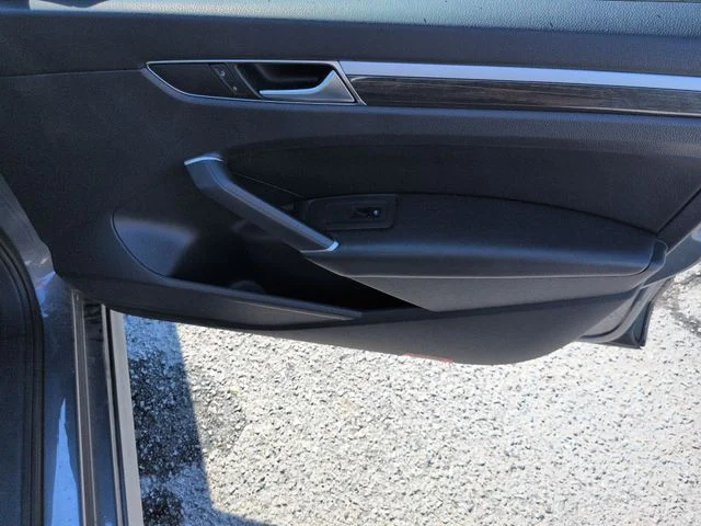Used 2018 Gray Volkswagen 2.0T SE image 34