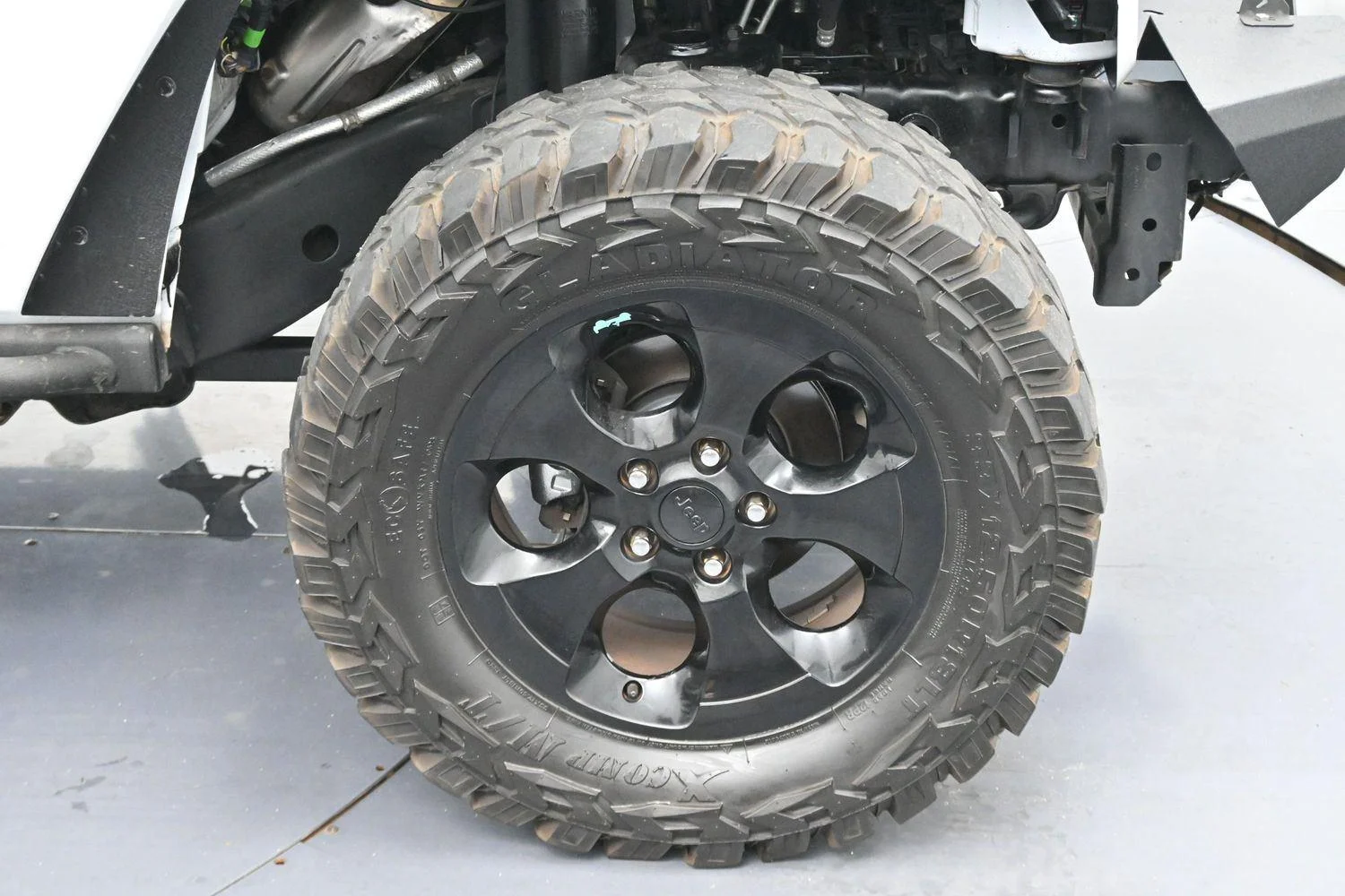 Used 2015 Bright White Clearcoat Jeep Altitude image 28