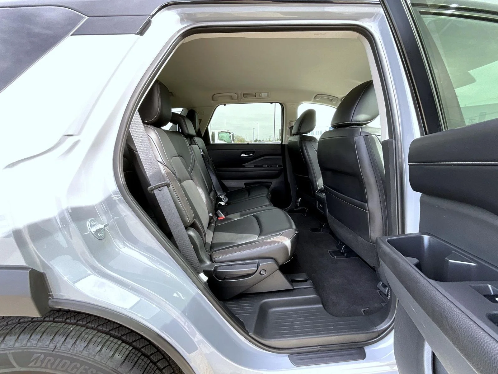 Used 2023 Gray Nissan SL image 19