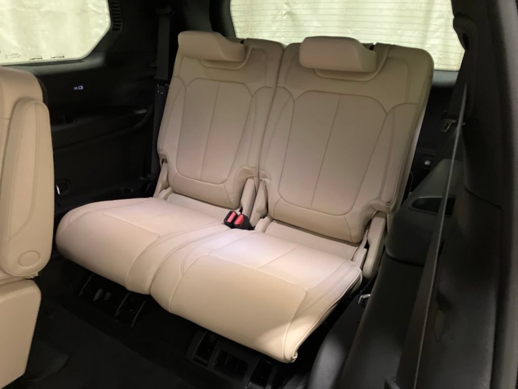 New 2026 Diamond Black Crystal Pearl-Coat Exterior Paint Jeep Limited image 17