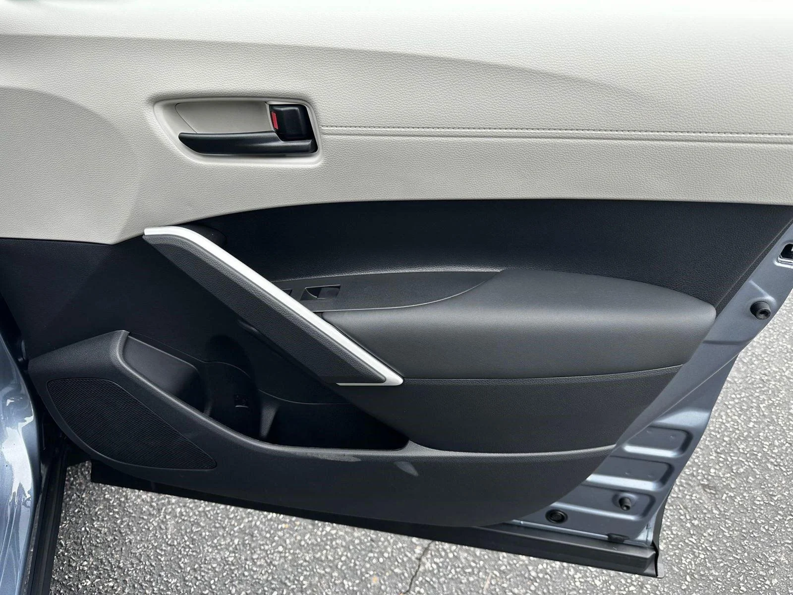 2025 Toyota Corolla Cross L - Photo 27