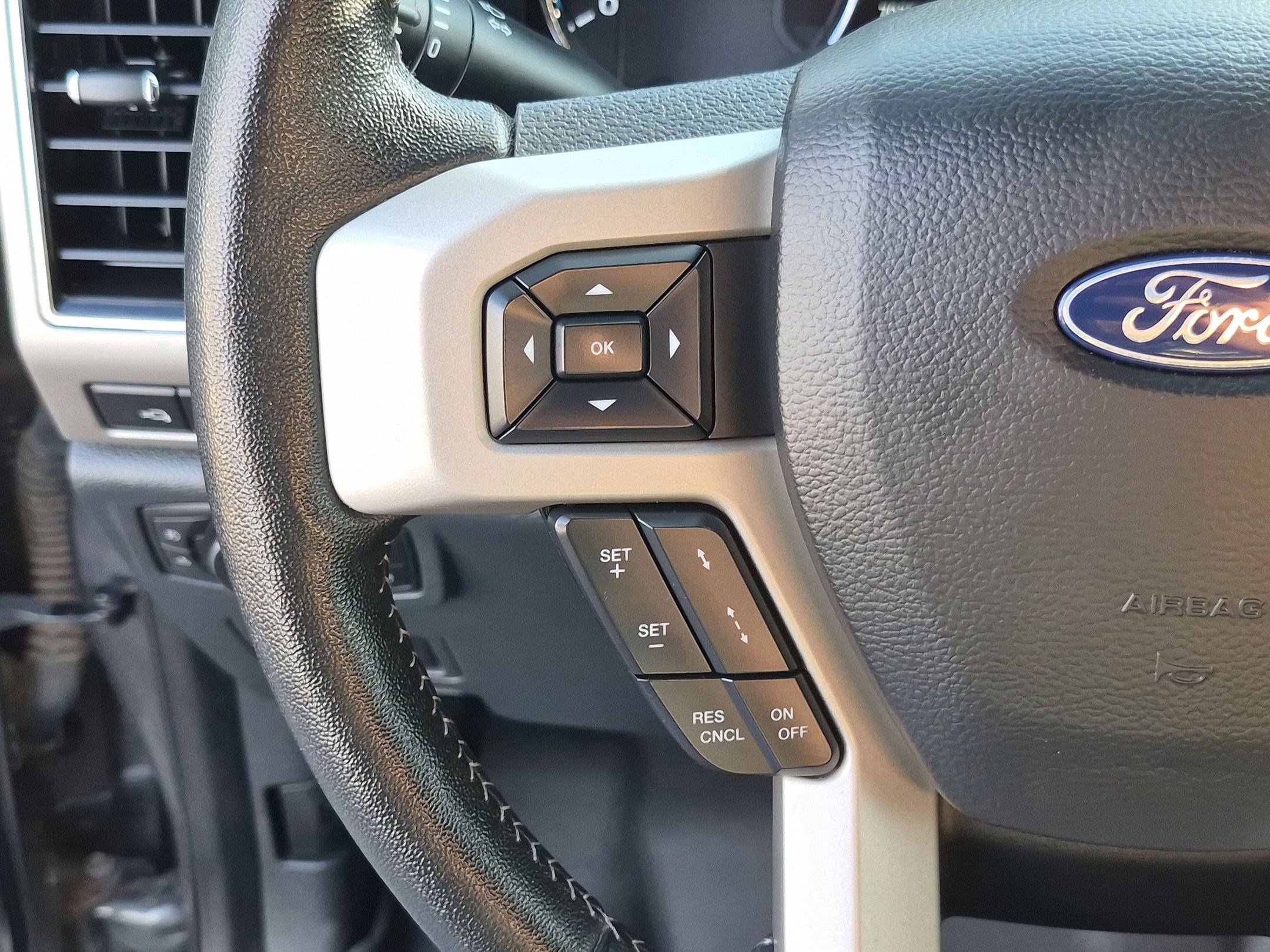 Used 2022 Gray Metallic Ford LARIAT image 17