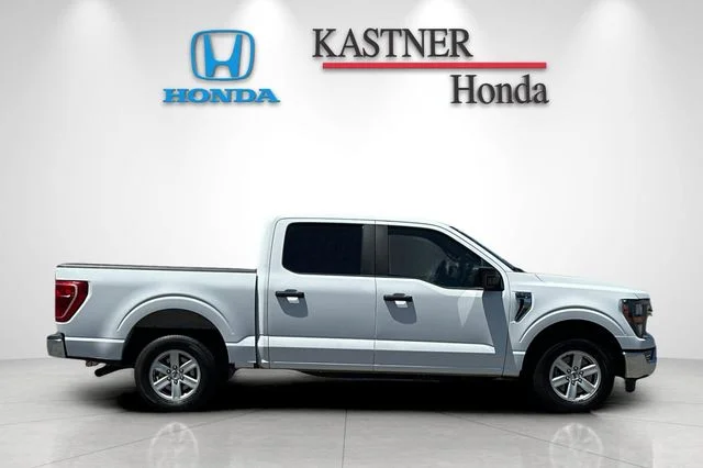 Used 2023 Oxford White Ford XLT image 3