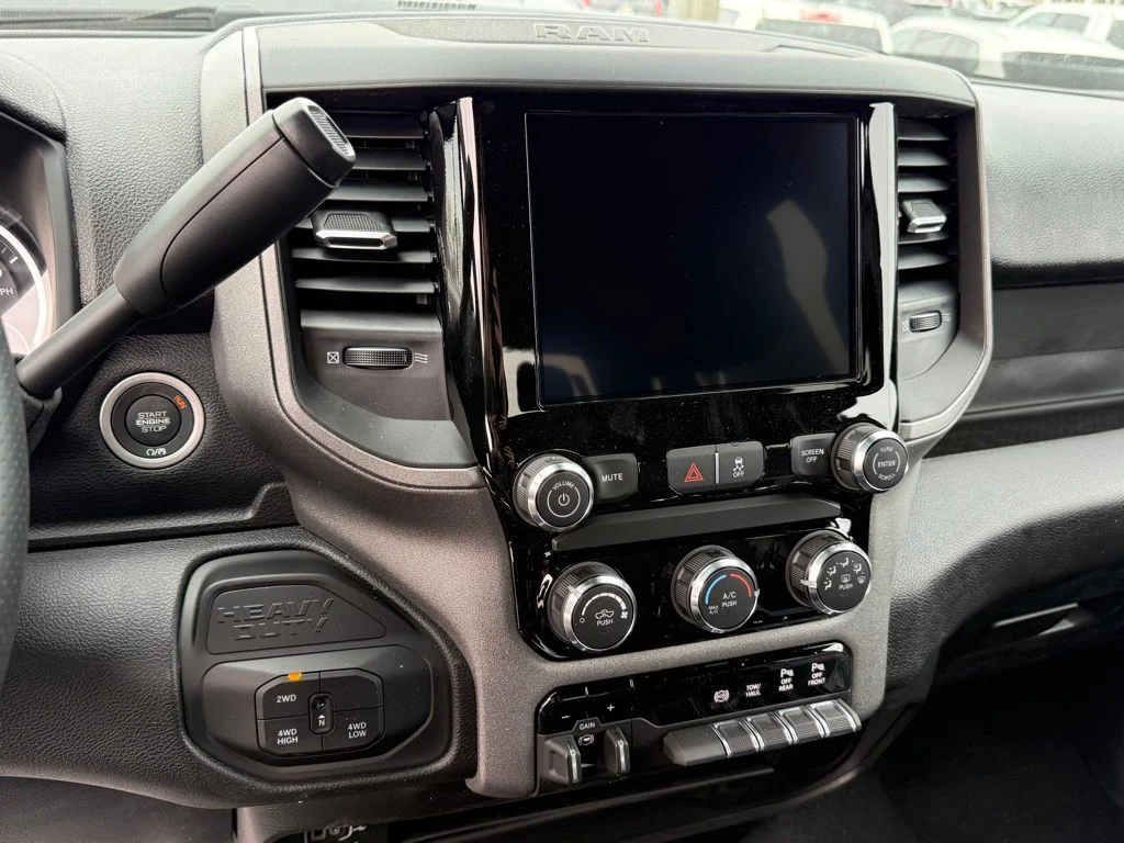 New 2026 Diamond Black Crystal Pearl-Coat Exterior Paint RAM Tradesman image 20