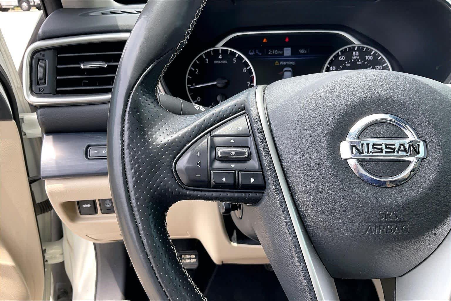 Used 2022 Pearl White Tricoat Nissan Platinum image 24