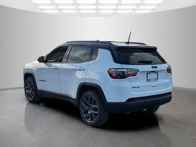 New 2026 Bright White Clear-Coat Exterior Paint Jeep Limited image 5
