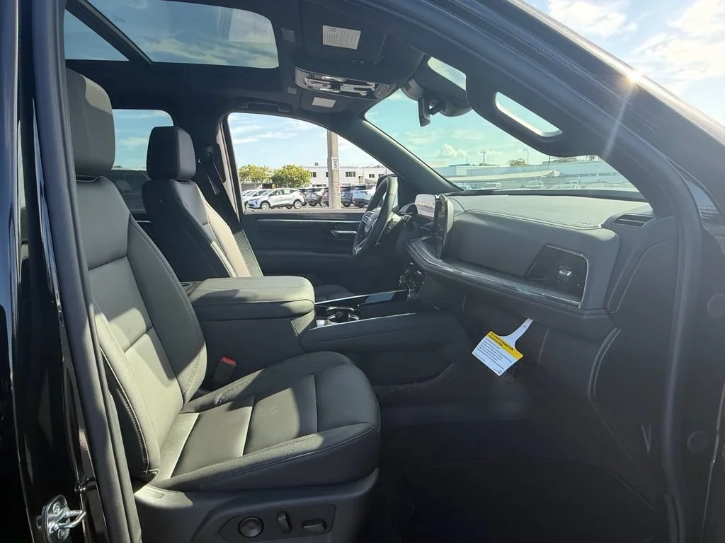 2026 Chevrolet Suburban Z71 - Photo 8