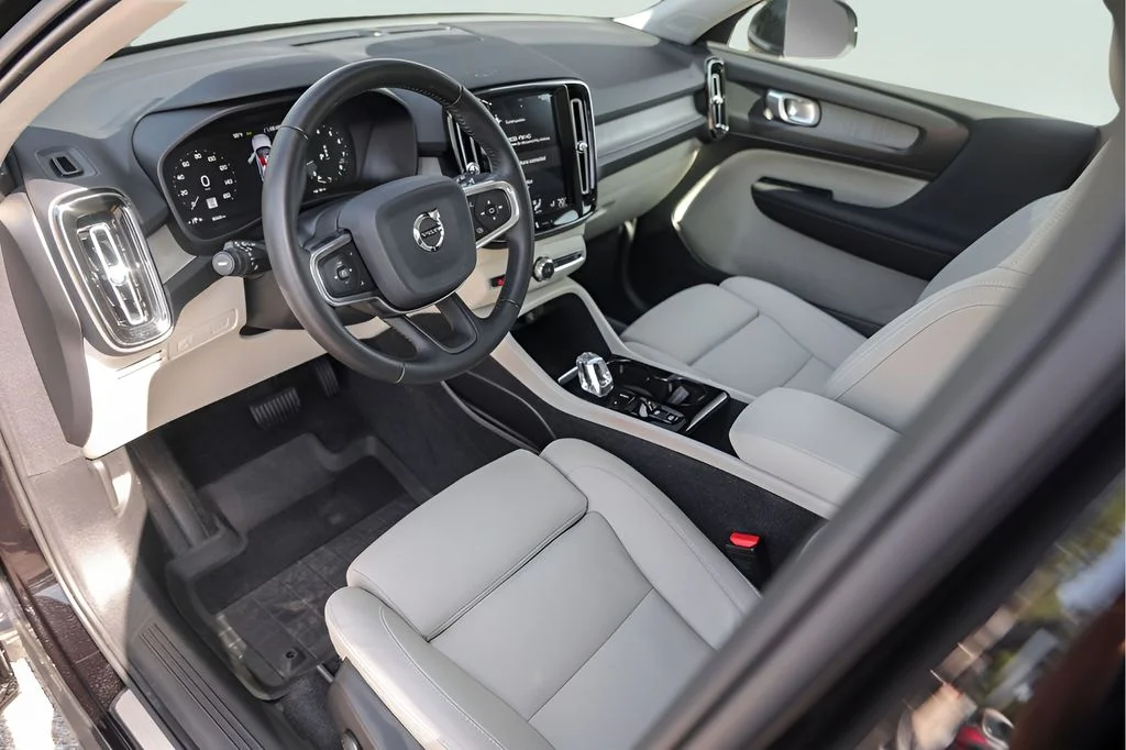 Used 2020 Black Volvo T5 Inscription image 13