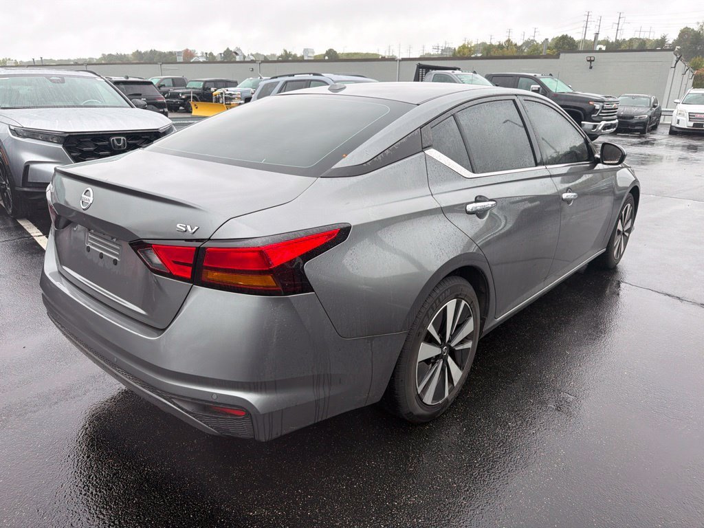 Used 2022 Gun Metallic Nissan 2.5 SV image 4