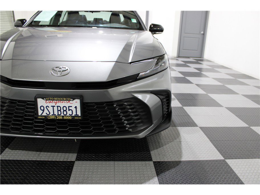 2025 Toyota Camry SE photo 3