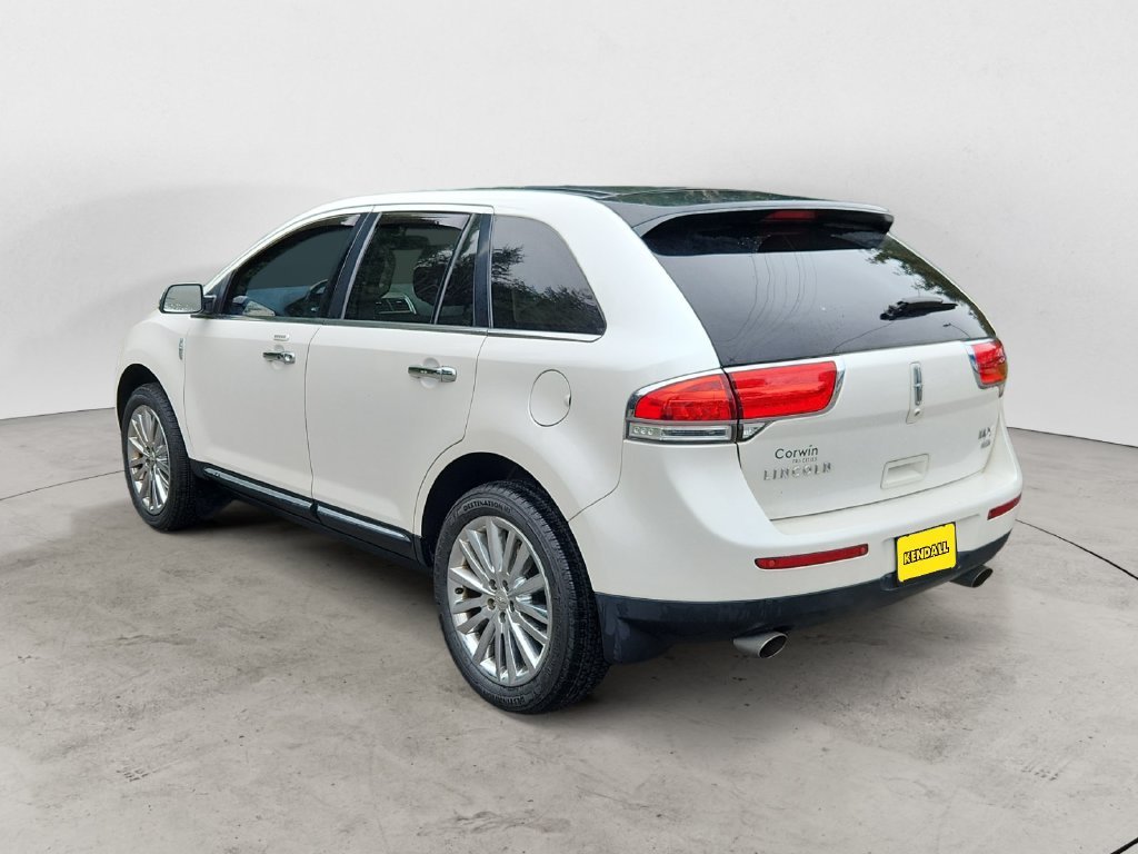 Used 2015 White Lincoln Base image 7