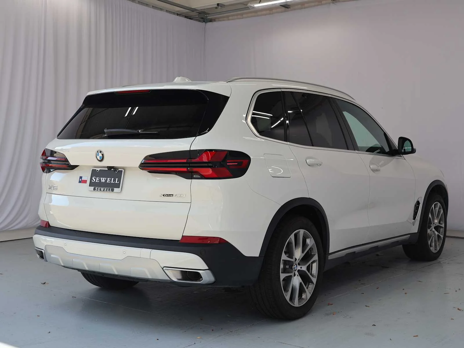 Certified Used 2026 Alpine White BMW xDrive40i image 7