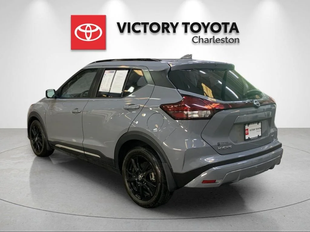 Used 2023 Gray Nissan SR image 3