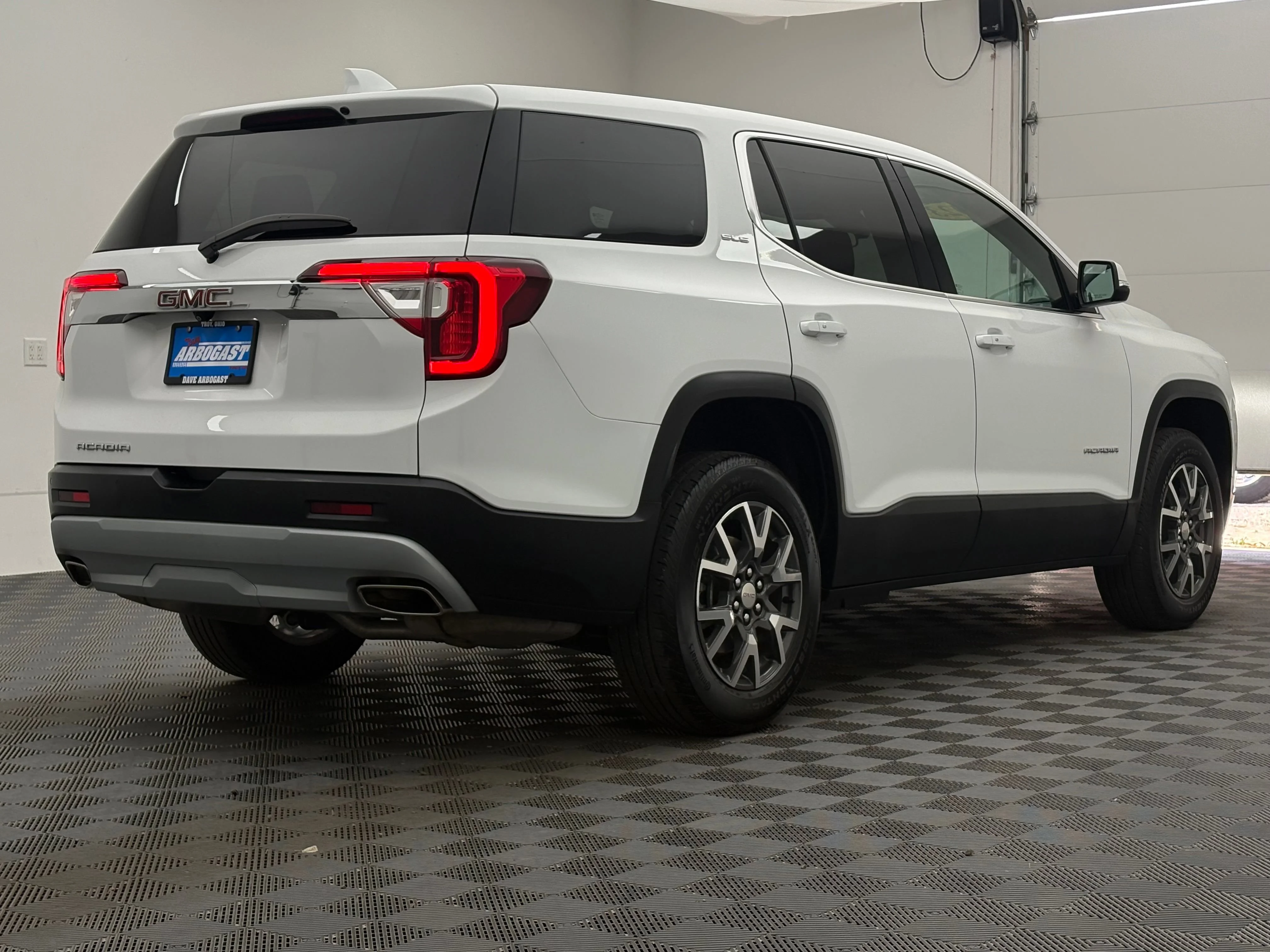 Used 2023 Summit White GMC SLE image 5