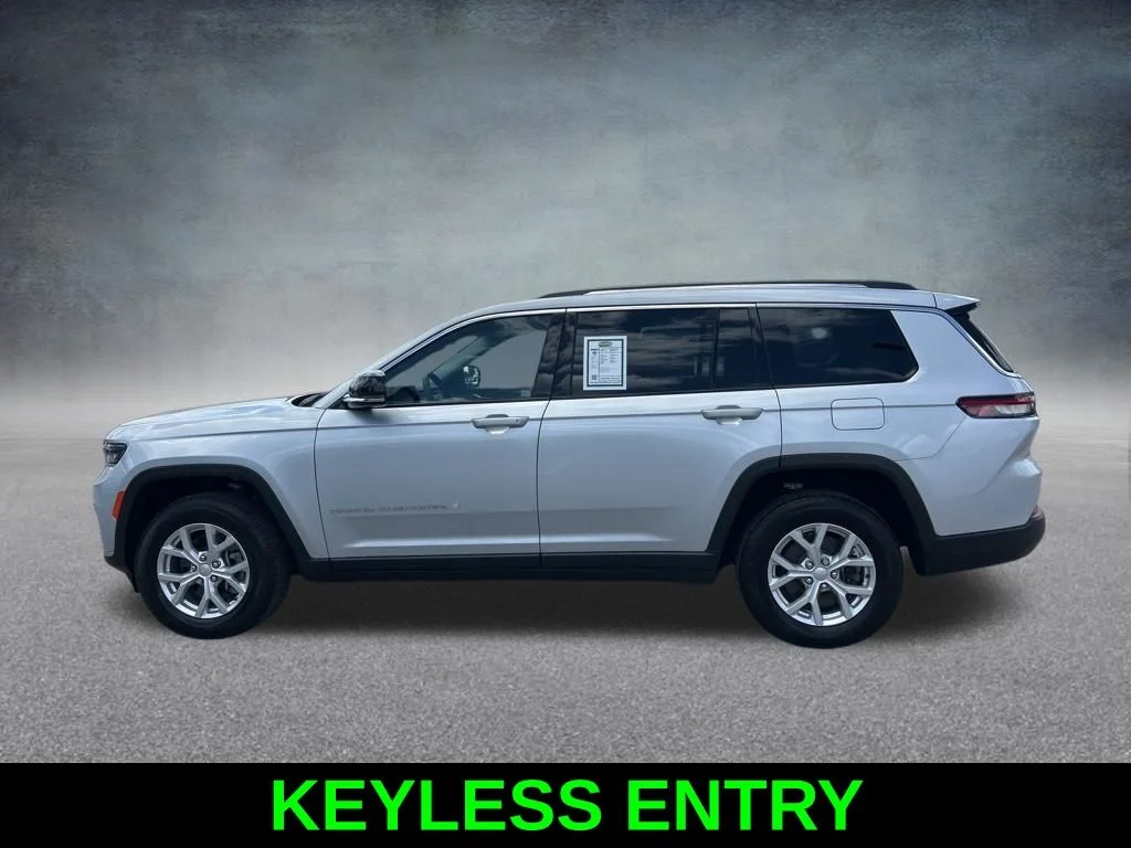 Used 2024 Silver Jeep Limited image 8