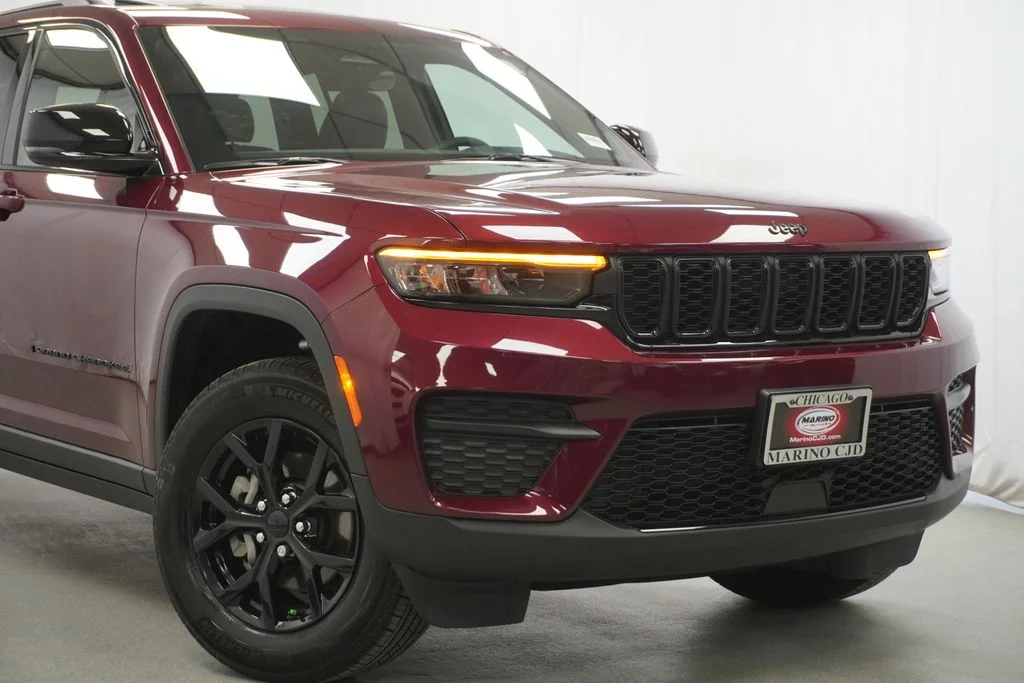 Used 2025 Red Jeep Altitude X image 3