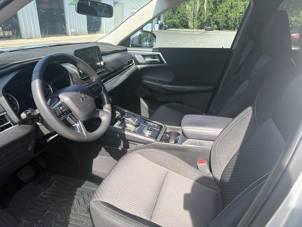 Used 2024  Mitsubishi ES image 2