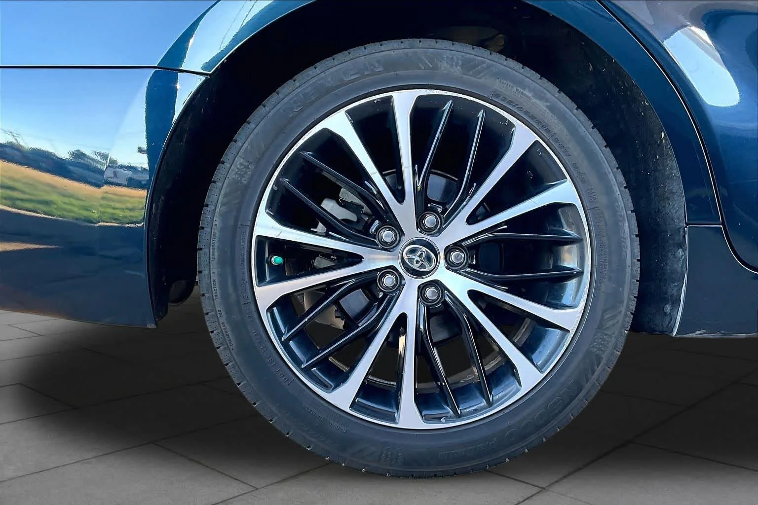 Used 2019 Galactic Aqua Mica Toyota SE image 9