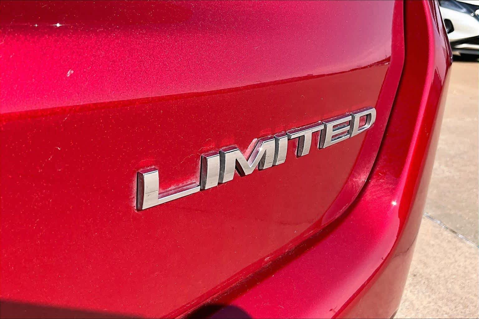 Used 2025 Red Hot Pearlcoat Jeep Limited image 10