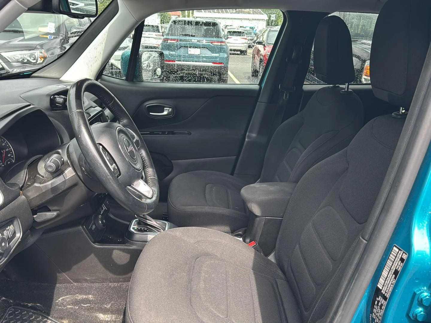 Used 2021  Jeep Latitude image 2