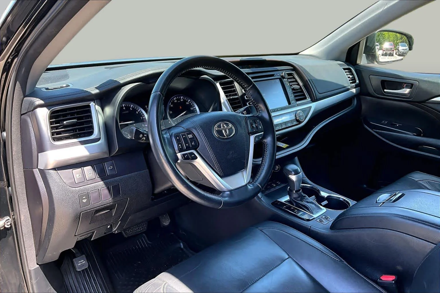 Used 2017 Midnight Black Metallic Toyota XLE image 18