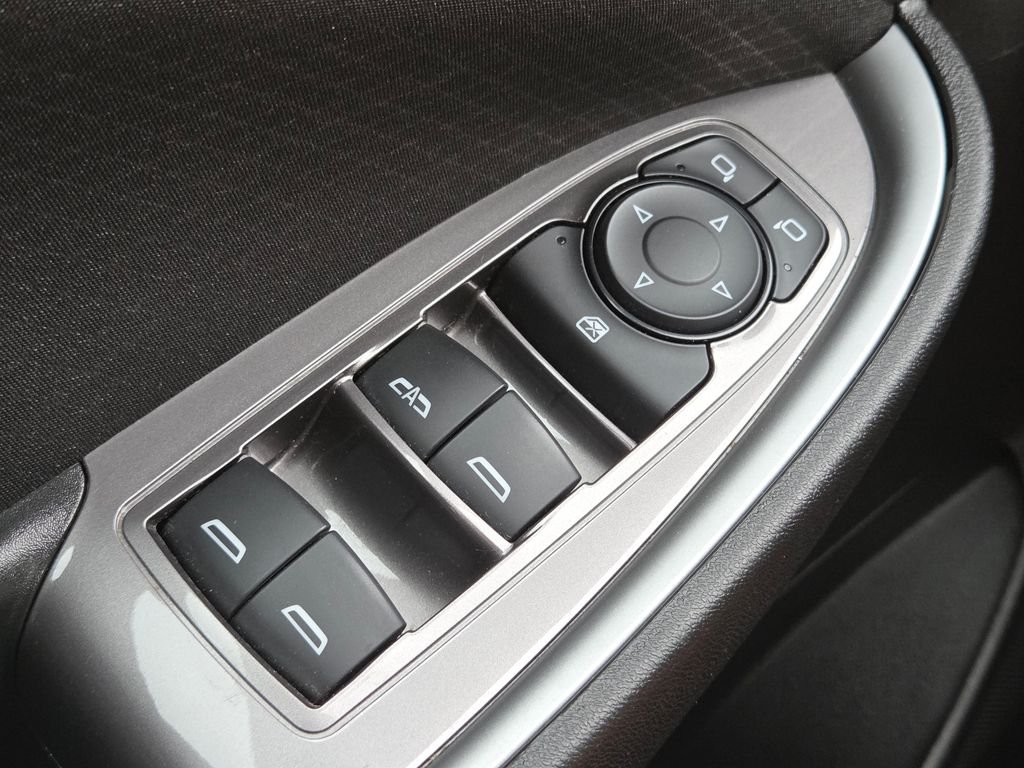 Used 2024 White Chevrolet LT image 27