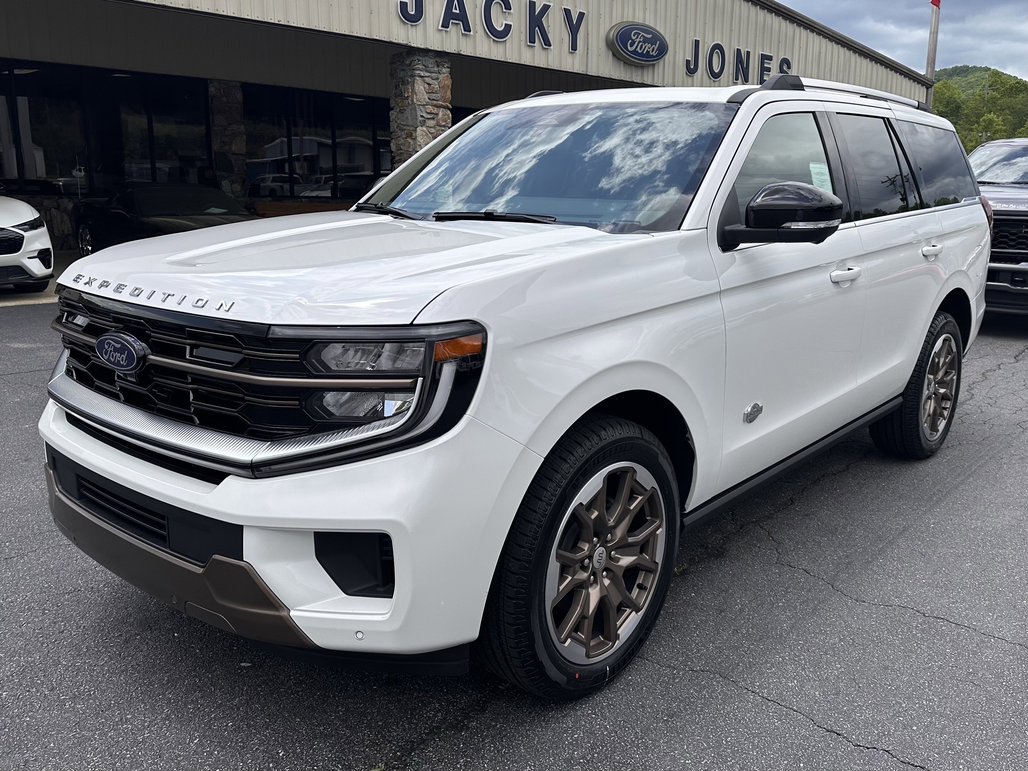 New 2026 Star White Metallic Tri-Coat Ford King Ranch® image 2