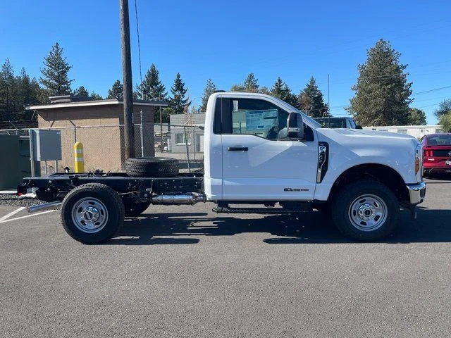 2026 Ford F-350 Super Duty Chassis Cab XL - Photo 8