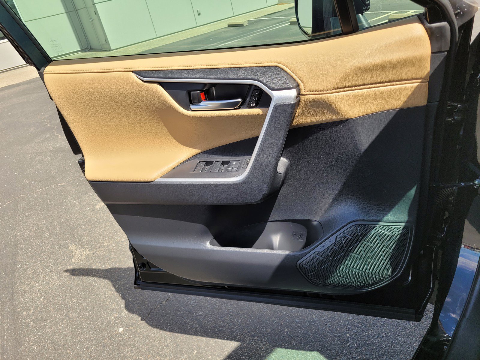 Used 2024  Toyota Hybrid Limited image 27