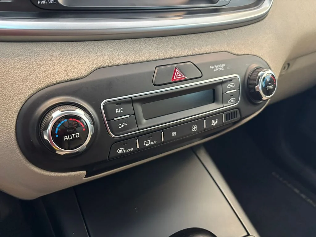 Used 2019 Red Kia LX image 21
