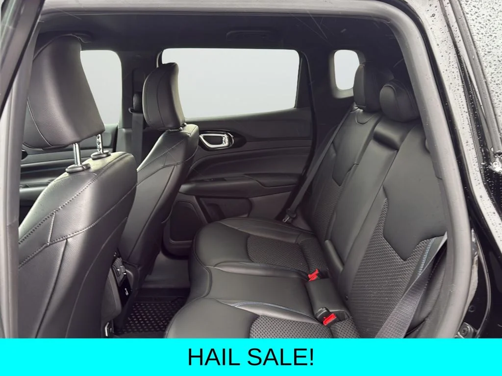 New 2026 Diamond Black Crystal Pearlcoat Jeep Latitude image 16