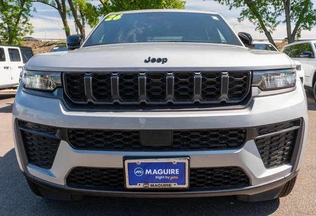 New 2026 Silver Zynith Exterior Paint Jeep Altitude image 3