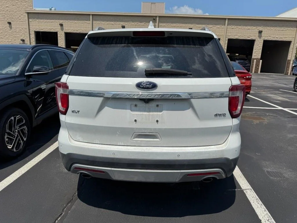 Used 2017 White Ford XLT image 4