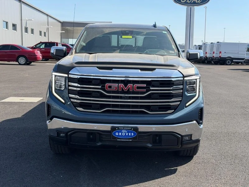 Certified Used 2024 Metallic GMC SLT image 2