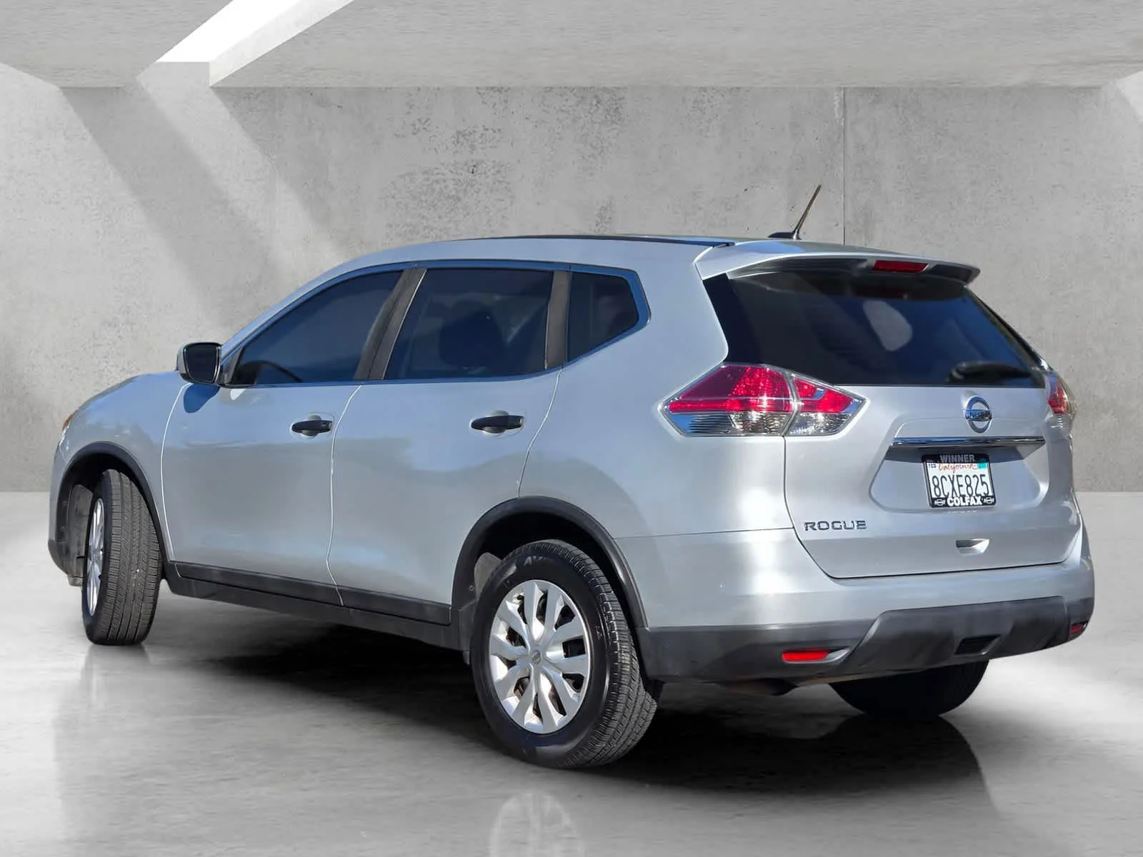 Used 2016  Nissan SV image 6