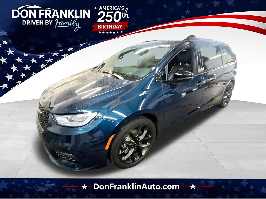 Used 2025 Blue Chrysler Limited image 1